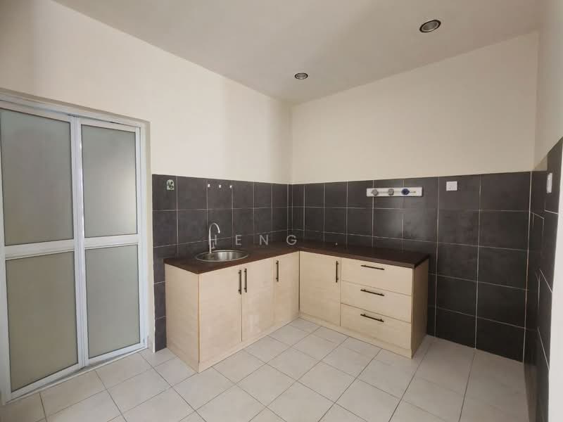 2-storey Terraced House for Rent in Johor Bahru (Johor) - Heng . - Kitchen - PropertyGuru.com.my