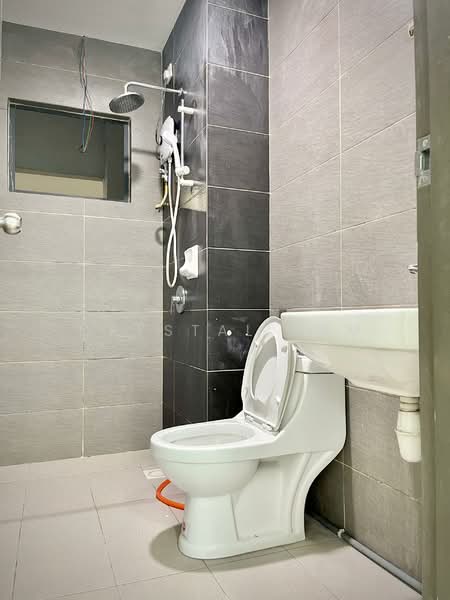 Kondominium untuk Disewa di The Henge - Crystal Lum - Bathroom - PropertyGuru.com.my