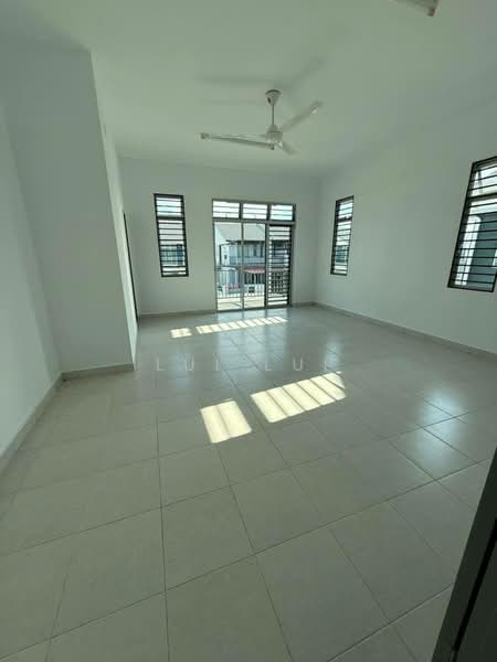 Cluster House for Rent in Taman Pulai Mutiara (Iskandar Puteri (Nusajaya)) - Lui Lui - Master Bedroom - PropertyGuru.com.my