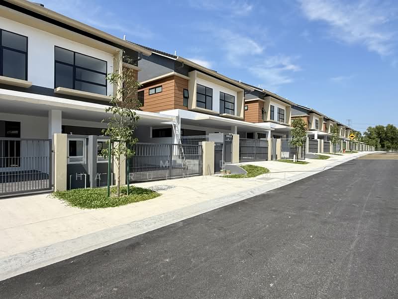 2-storey Terraced House for Sale in Taman Cahaya Alam (Shah Alam) - Muhd Khairulnawawi Kamaruddin - Exterior - PropertyGuru.com.my
