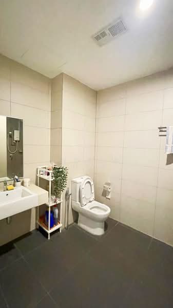 Servis Apartment untuk Disewa di Arte S - Andrew Chow - Bathroom - PropertyGuru.com.my