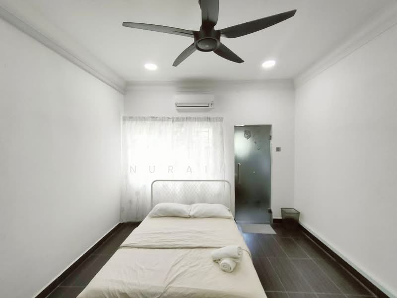 Rumah Banglo untuk Dijual di Seksyen 9 (Shah Alam) - Nurain . - Bedroom - PropertyGuru.com.my