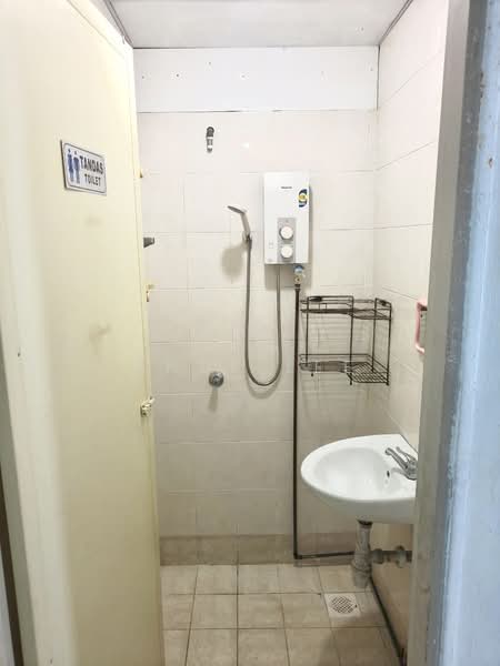 Rumah Flat untuk Disewa di Lavender Park - Andy Lee - Bathroom - PropertyGuru.com.my