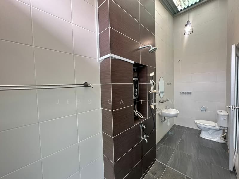 Townhouse for Sale in Taman Sutera Utama (Skudai) - Jessica Tiew - Bathroom - PropertyGuru.com.my