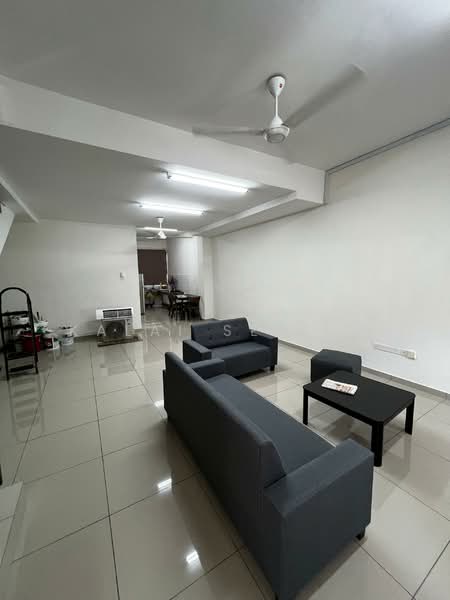 Rumah Teres 2 Tingkat untuk Disewa di Setia Tropika (Johor Bahru) - Kalai Selvan - Living Room - PropertyGuru.com.my