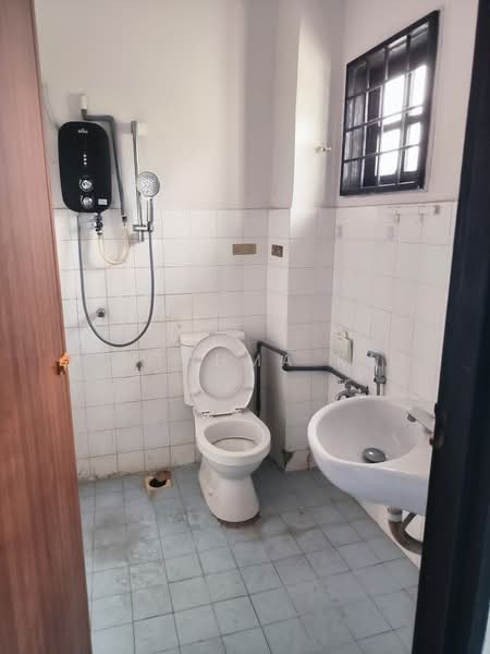 Rumah Teres 2 Tingkat untuk Dijual di Usj 1 (Subang Jaya) - P Utahma Raj - Bathroom - PropertyGuru.com.my