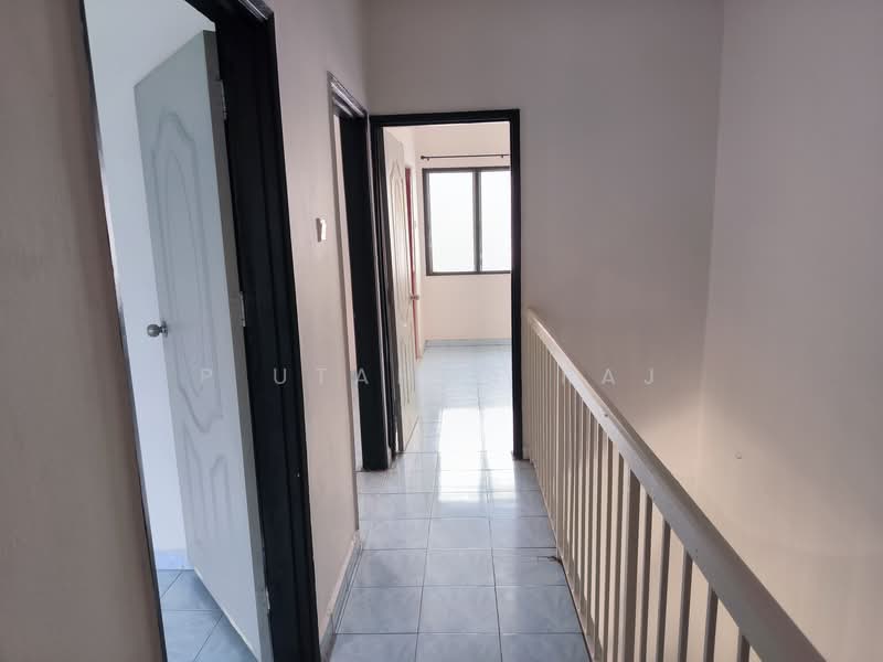 Rumah Teres 2 Tingkat untuk Dijual di Usj 1 (Subang Jaya) - P Utahma Raj - Corridor - PropertyGuru.com.my