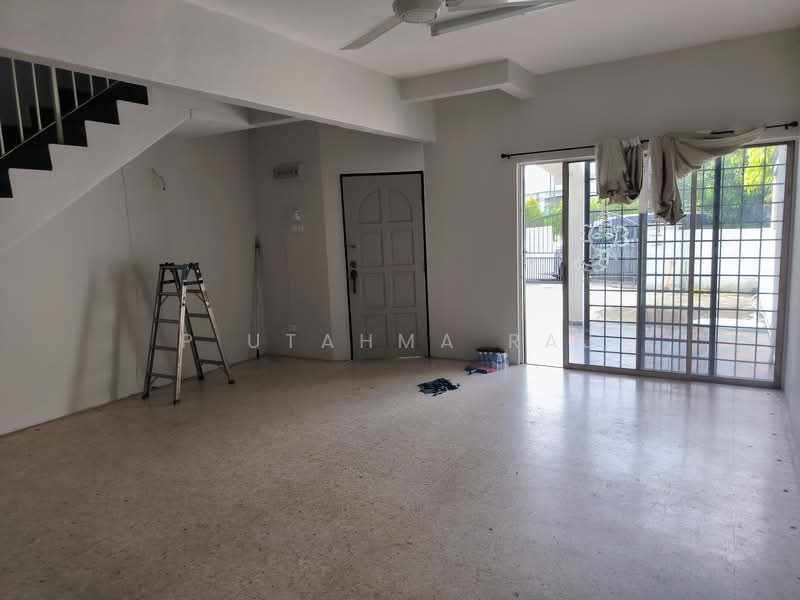 Rumah Teres 2 Tingkat untuk Dijual di Usj 1 (Subang Jaya) - P Utahma Raj - Living Room - PropertyGuru.com.my