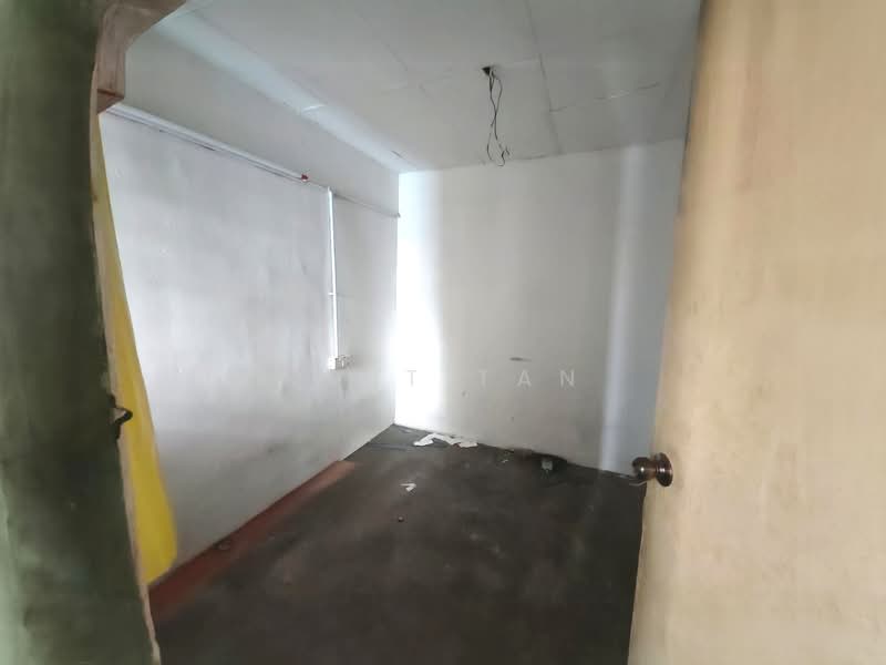 Shop for Rent in Taman Johor (Tampoi) - Kent Tan - Interior - PropertyGuru.com.my