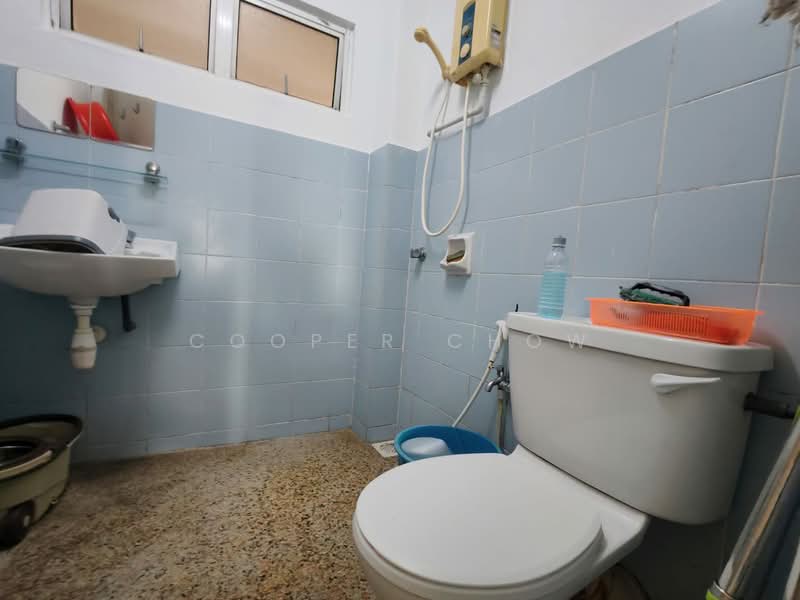 Apartment for Sale at Seri Puri - Cooper Chow - Bathroom - PropertyGuru.com.my