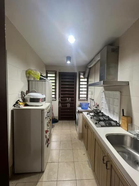 Rumah Teres untuk Dijual di Bukit Jelutong (Shah Alam) - Ahamadi Sabir - Kitchen - PropertyGuru.com.my