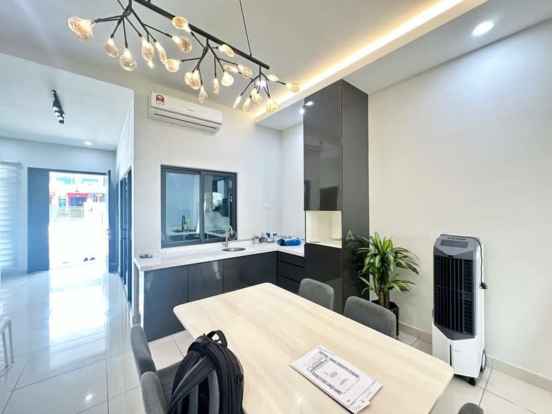 Rumah Teres untuk Dijual di Kajang (Selangor) - Shafiq Ibrahim - Dining Room - PropertyGuru.com.my