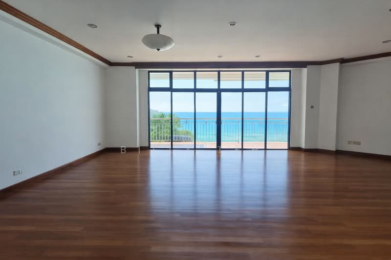 Kondominium untuk Dijual di Sri Golden Bay Condominium - Billy Teh - Living Room - PropertyGuru.com.my