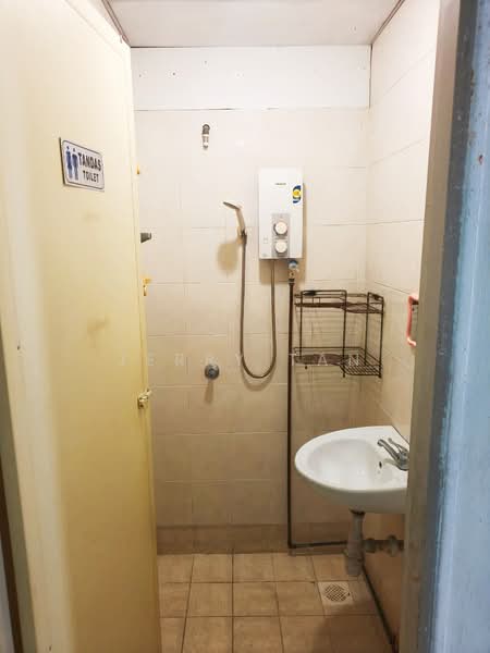 Rumah Flat untuk Disewa di Lavender Park - Jerry Tan - Bathroom - PropertyGuru.com.my