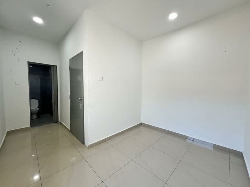 2-storey Terraced House for Sale in Taman Bukit Kempas (Tampoi) - Eva Siow - Interior - PropertyGuru.com.my