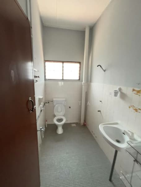 Rumah Teres 2 Tingkat untuk Dijual di Taman Johor Jaya (Johor Bahru) - Iden Tan - Bathroom - PropertyGuru.com.my
