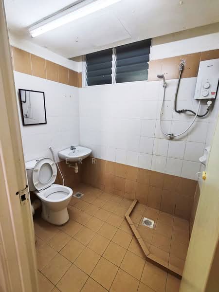 Kondominium untuk Disewa di D'Piazza - Jerry Tan - Bathroom - PropertyGuru.com.my