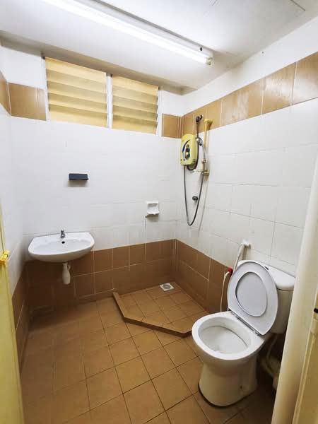 Kondominium untuk Disewa di D'Piazza - Jerry Tan - Bathroom - PropertyGuru.com.my