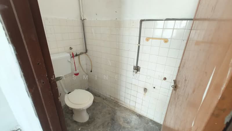 Shop for Sale in Cheras (Kuala Lumpur) - Jasmine Wong - Bathroom - PropertyGuru.com.my