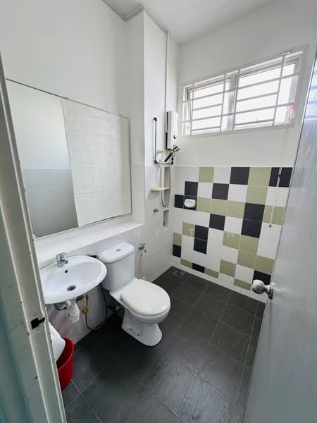 Rumah Teres 2 Tingkat untuk Disewa di Taman Setia Indah (Tebrau) - Fanny Tan - Bathroom - PropertyGuru.com.my