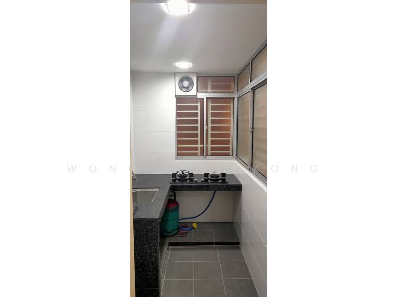 Pangsapuri untuk Disewa di De Bayu - Wong Yuan Kong - Kitchen - PropertyGuru.com.my