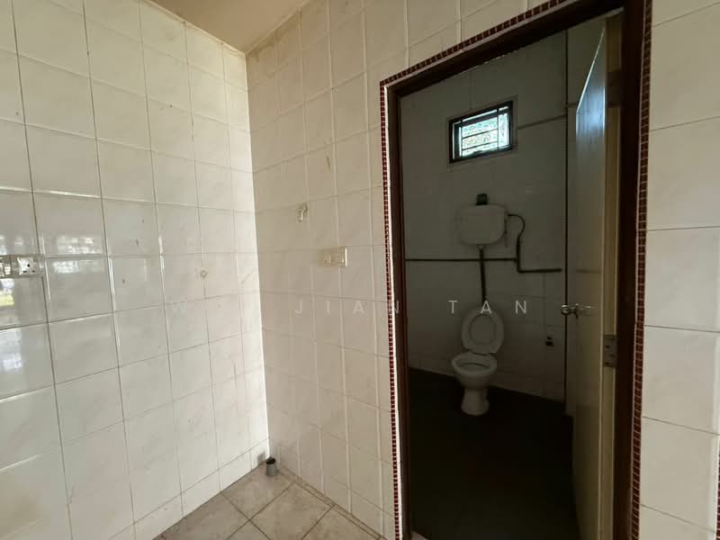 Semi-Detached House for Sale in Taman Puteri Wangsa (Ulu Tiram) - Wei Jian Tan - Bathroom - PropertyGuru.com.my