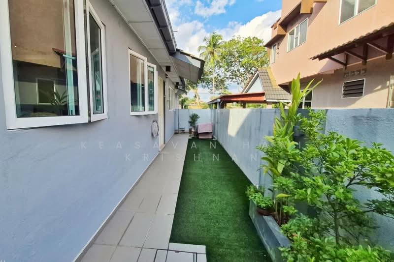 Semi-Detached House for Rent in Kelana Jaya (Petaling Jaya) - Keasavan Hari Krishnan - Exterior - PropertyGuru.com.my