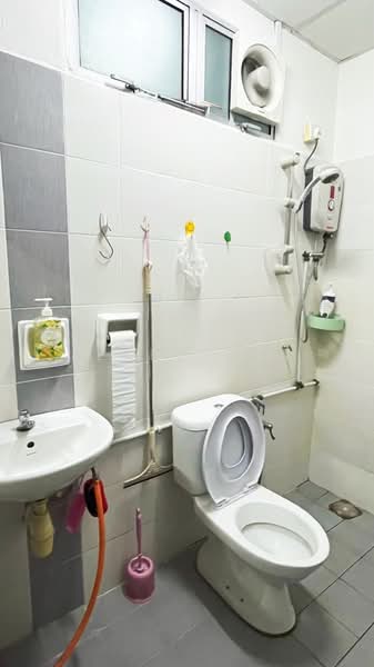 Pangsapuri untuk Disewa di Ixora Heights Apartment - Jerry Tan - Bathroom - PropertyGuru.com.my