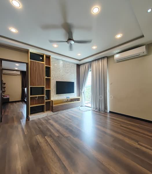 Servis Apartment untuk Dijual di 8 Kinrara - Jane Shoo - Living Room - PropertyGuru.com.my