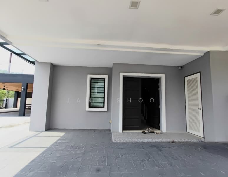 Servis Apartment untuk Dijual di 8 Kinrara - Jane Shoo - Entrance - PropertyGuru.com.my