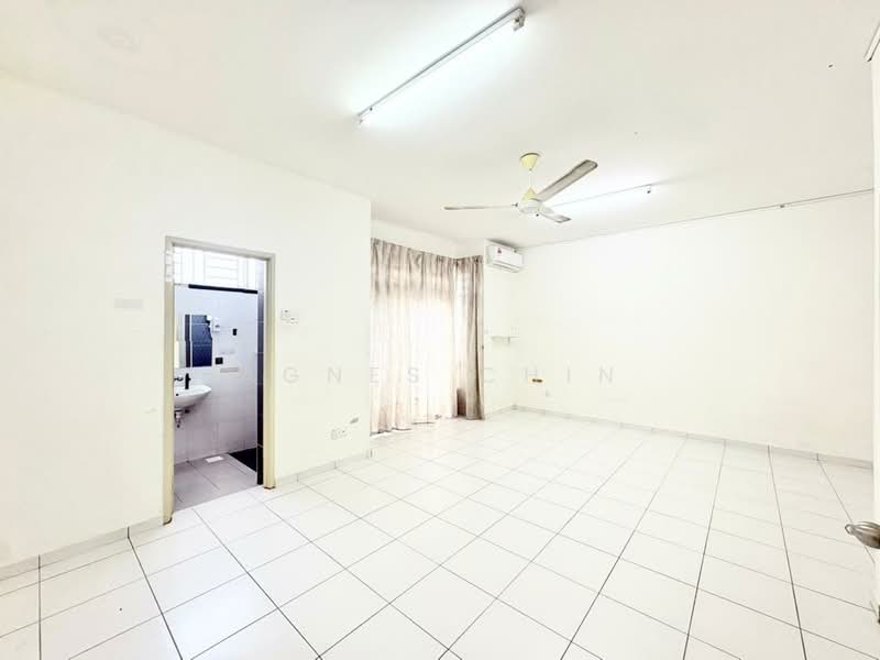 2-storey Terraced House for Sale in Kawasan Perindustrian Tebrau 2 (Tebrau) - Agnes Chin - Living Room - PropertyGuru.com.my