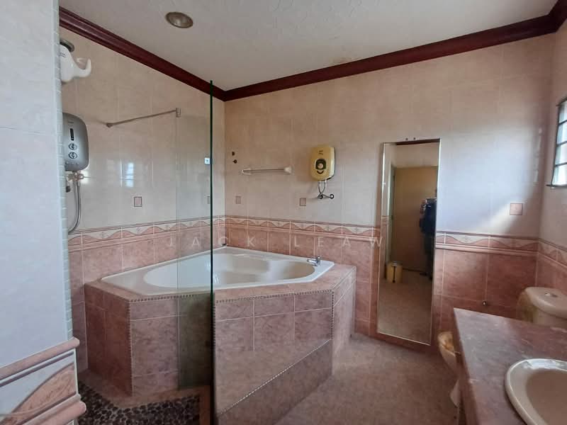 Semi-Detached House for Sale in Taman Cuepacs (Kepong) - jack leaw - Bathroom - PropertyGuru.com.my