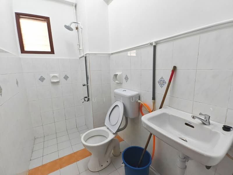 Apartment for Sale at Vista Seri Alam - Lui Lui - Bathroom - PropertyGuru.com.my