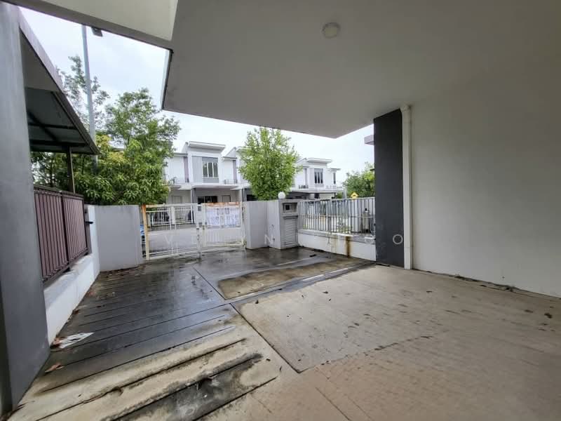 2-storey Terraced House for Sale in Bandar Tasik Puteri (Rawang) - Evelyn Khoo - Car Porch - PropertyGuru.com.my