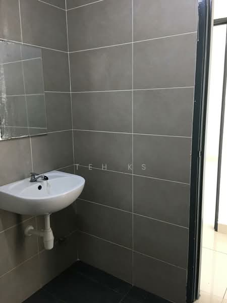 Pangsapuri untuk Disewa di Palm Garden Apartment - Teh KS - Bathroom - PropertyGuru.com.my