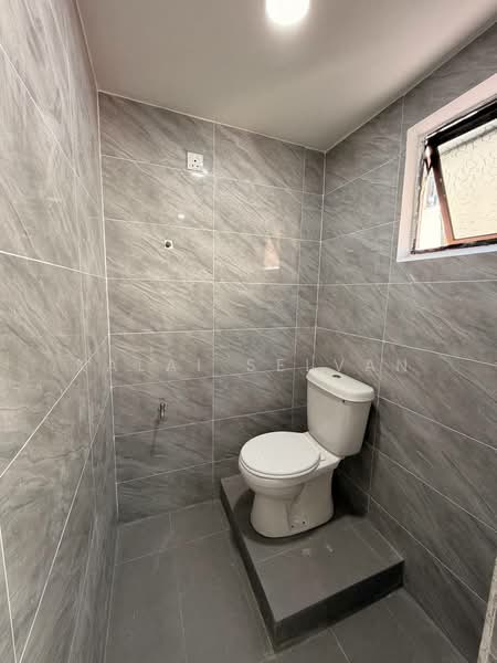 Flat for Sale at Flat Taman Ungku Tun Aminah - Kalai Selvan - Bathroom - PropertyGuru.com.my