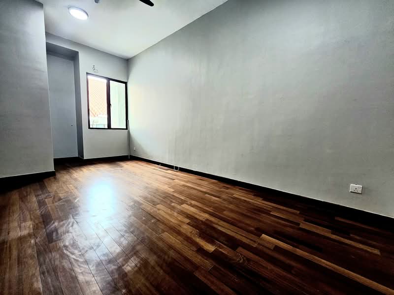 2-storey Terraced House for Sale in Alam Impian (Shah Alam) - Yus . - Room4 Upstairs - PropertyGuru.com.my