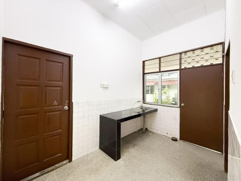 Rumah Teres 1 Tingkat untuk Dijual di Taman Desa Rhu (Sikamat) - Azrul Othman - Kitchen - PropertyGuru.com.my