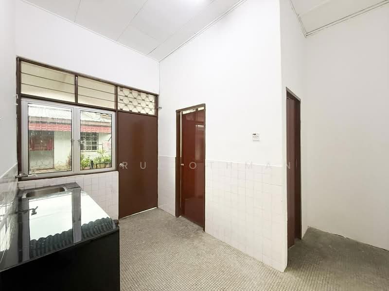 Rumah Teres 1 Tingkat untuk Dijual di Taman Desa Rhu (Sikamat) - Azrul Othman - Kitchen - PropertyGuru.com.my