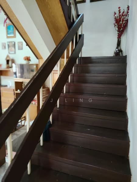 Rumah Berkembar untuk Dijual di SS3 (Petaling Jaya) - CJ Ling - Stair case - PropertyGuru.com.my