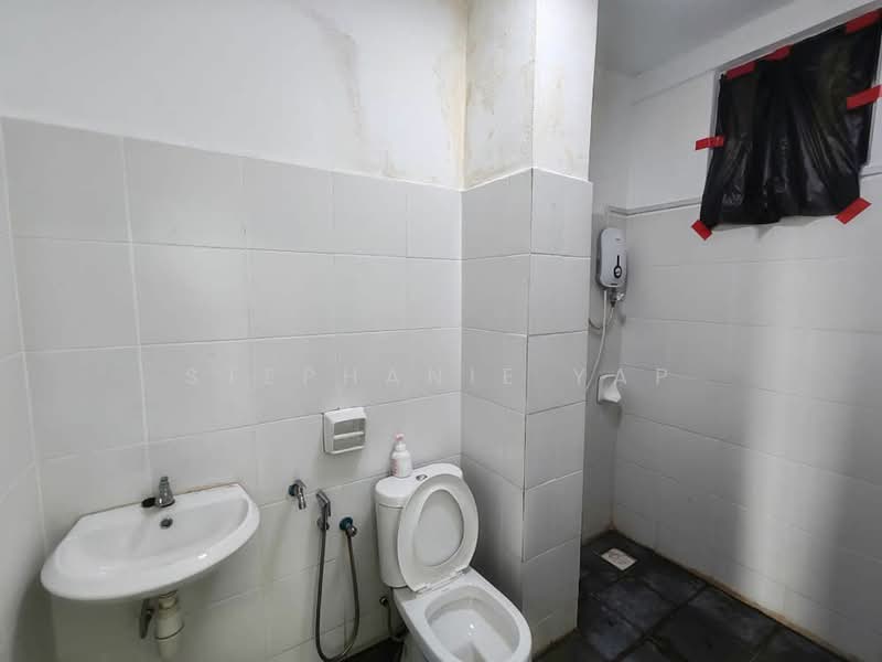 Rumah Flat untuk Disewa di PR1MA @ LARKIN INDAH - Stephanie Yap - Bathroom - PropertyGuru.com.my