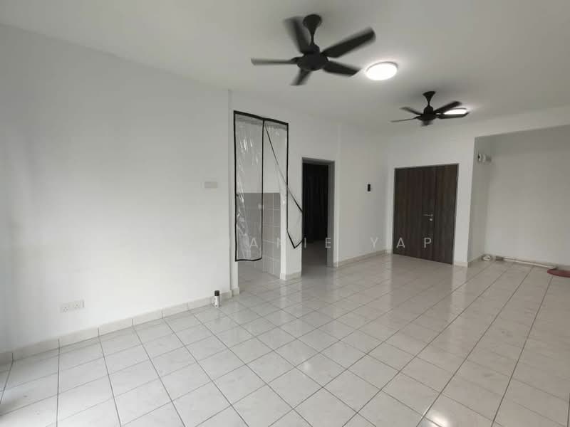 Rumah Flat untuk Disewa di PR1MA @ LARKIN INDAH - Stephanie Yap - Living Room - PropertyGuru.com.my