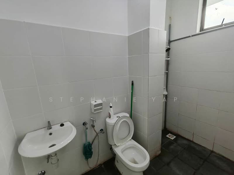 Rumah Flat untuk Disewa di PR1MA @ LARKIN INDAH - Stephanie Yap - Bathroom - PropertyGuru.com.my