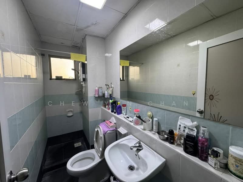Pangsapuri untuk Dijual di Danga View Apartment - Chew Yun Chan - Bathroom - PropertyGuru.com.my