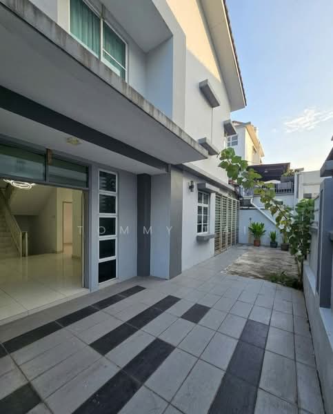 Semi-Detached House for Sale in Taman Universiti (Skudai) - Tommy Tai - Exterior - PropertyGuru.com.my