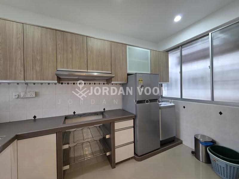 Kondominium untuk Dijual di Azuria Condominium - Jordan Voon - Kitchen - PropertyGuru.com.my