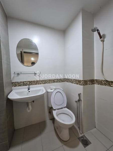 Kondominium untuk Dijual di Azuria Condominium - Jordan Voon - Bathroom - PropertyGuru.com.my