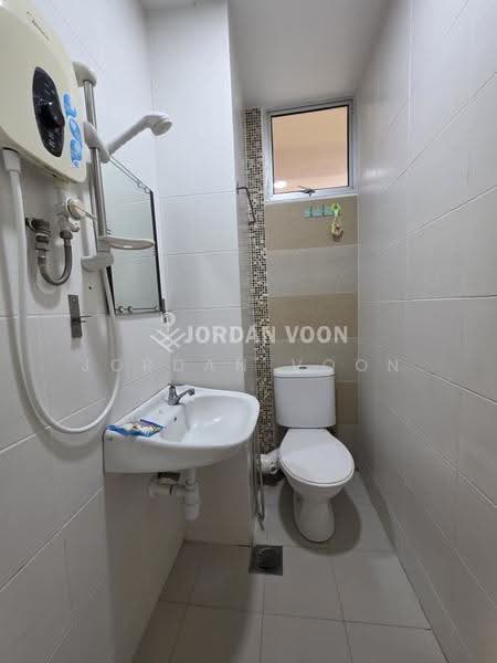 Kondominium untuk Dijual di Azuria Condominium - Jordan Voon - Bathroom - PropertyGuru.com.my