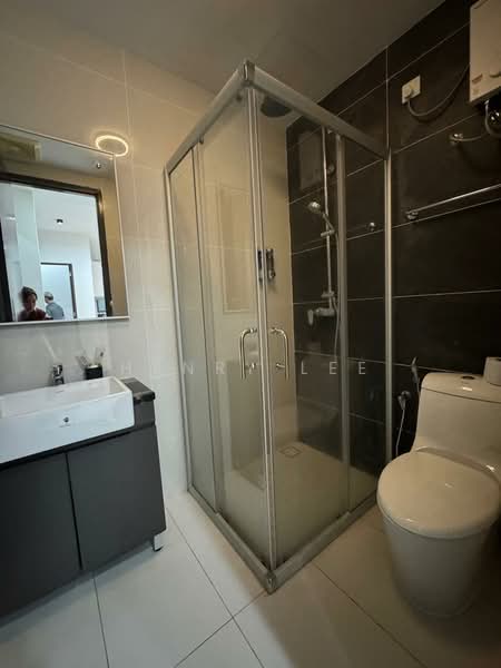 Condominium for Rent at Kings Bay @ Country Garden Danga Bay - Henry Lee - Bathroom - PropertyGuru.com.my