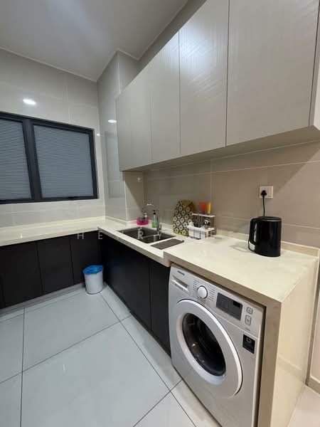 Condominium for Rent at Kings Bay @ Country Garden Danga Bay - Henry Lee - Kitchen - PropertyGuru.com.my